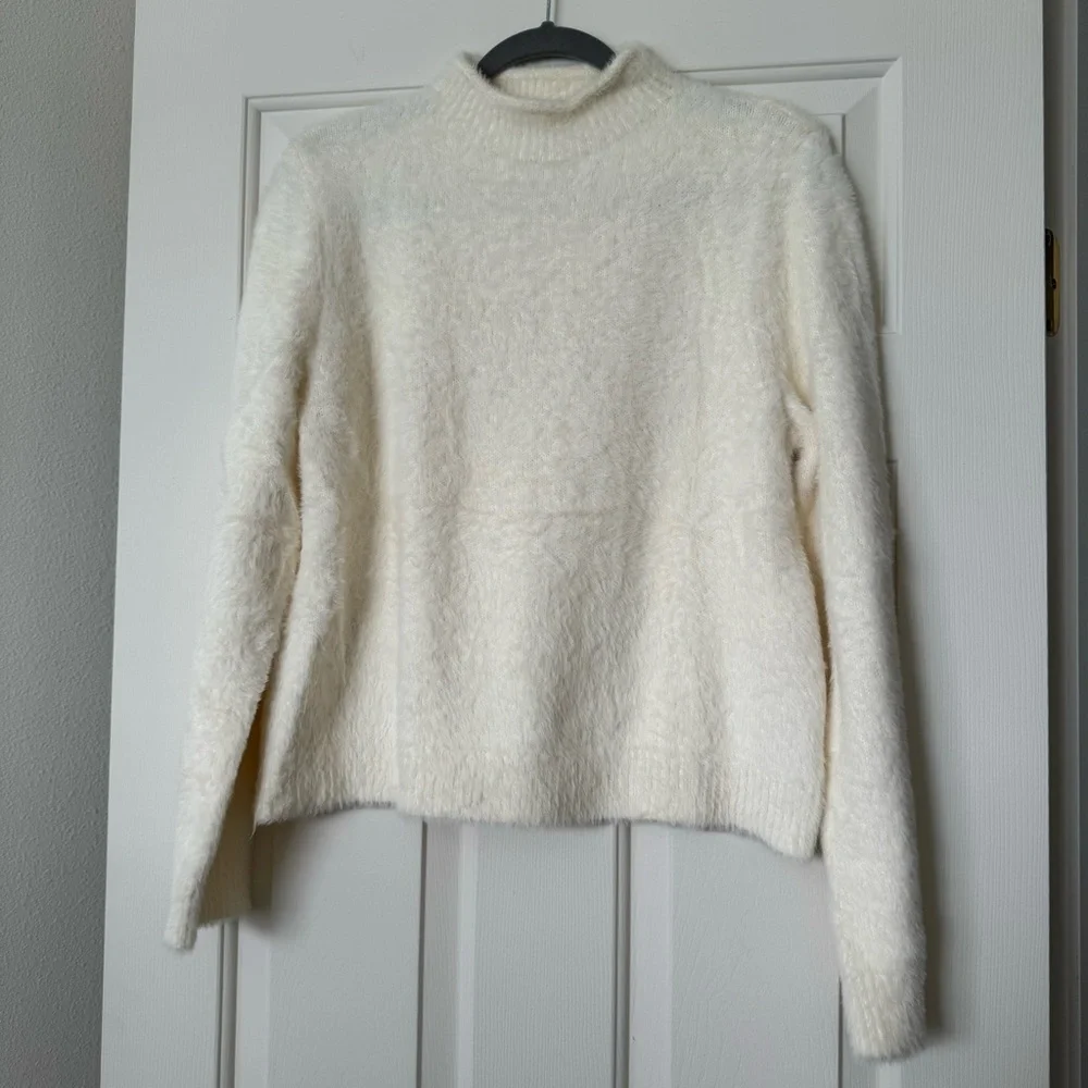 Universal Thread Ivory Fuzzy Sweater Mock Neck Women's Large EUC - Picture 1 of 6